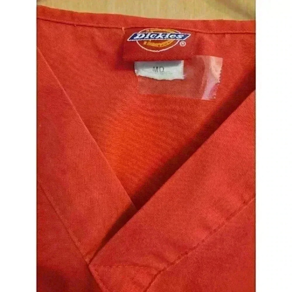 Dickies Unisex M Scrub Top Red Solid V Neck Pocket Short Sleeve - Picture 3 of 3